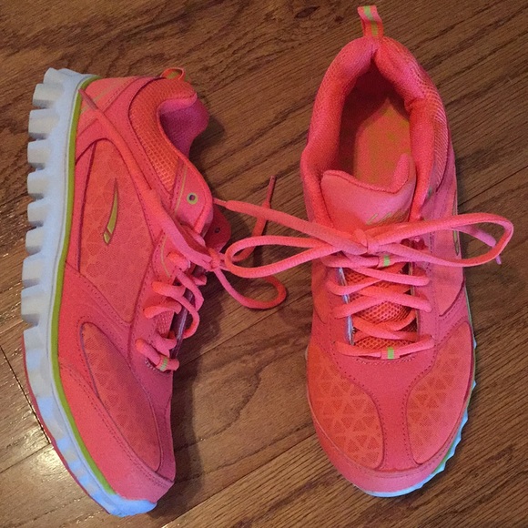 LA Gear Shoes - Women’s tennis shoes
